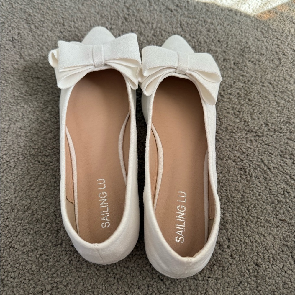 Women's White Bow Flats